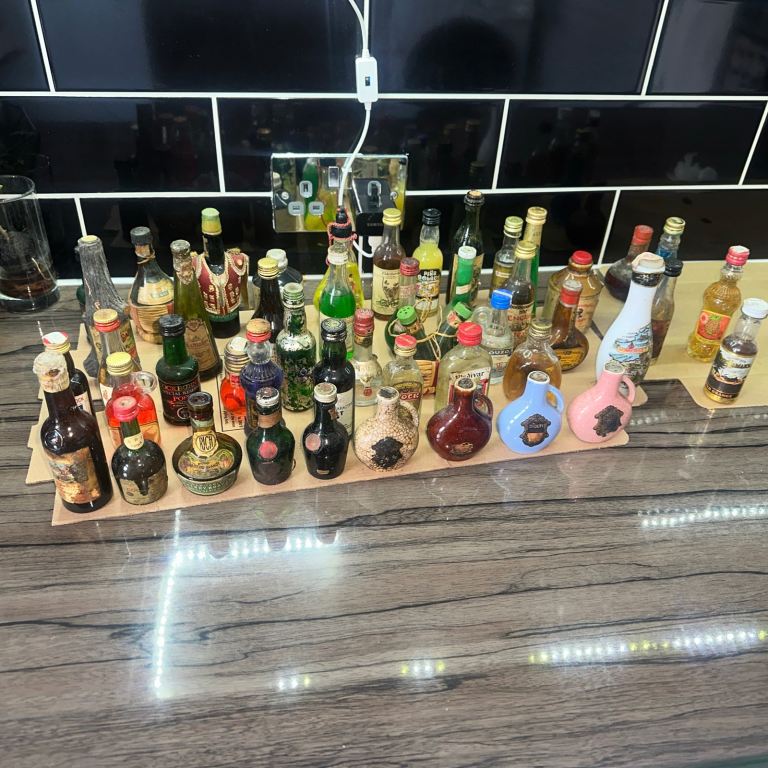 Bundle of vintage miniatures 