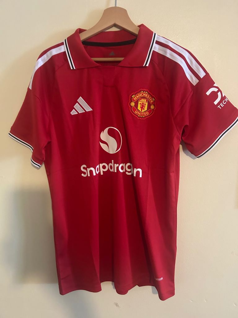 Adidas Manchester United Football Shirt – Size Large 26/27