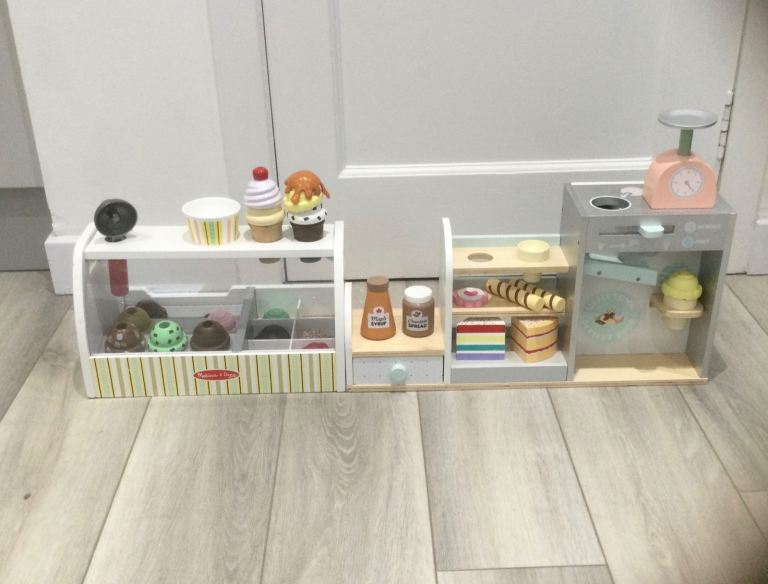 Melissa & Doug Wooden Ice Cream Counter & Little Town Dessert Shop