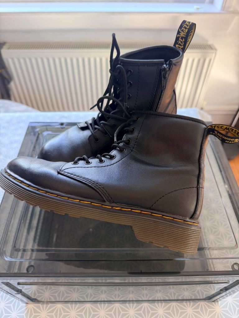Dr Martens Junior 1460 Softy T Leather Lace Up Boots. Size 2. These boots cost £80 new!