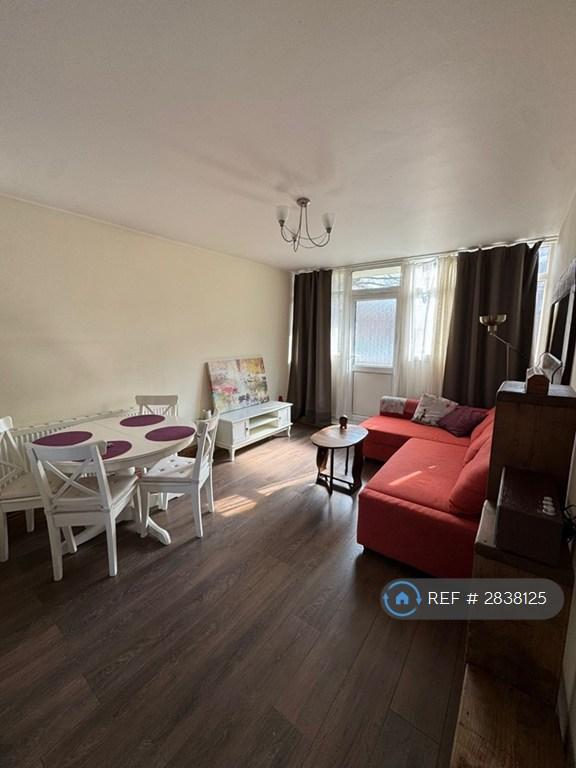 1 bedroom flat in Bletchley Court, London, N1 (1 bed) (#2838125)