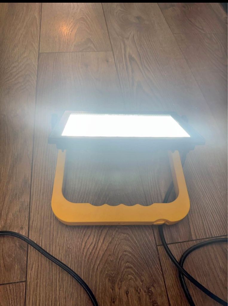 Bright LED Work Light / Floodlight with Handle