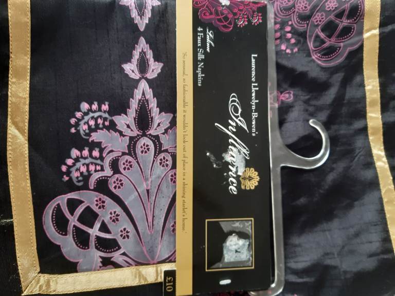 Table runner 