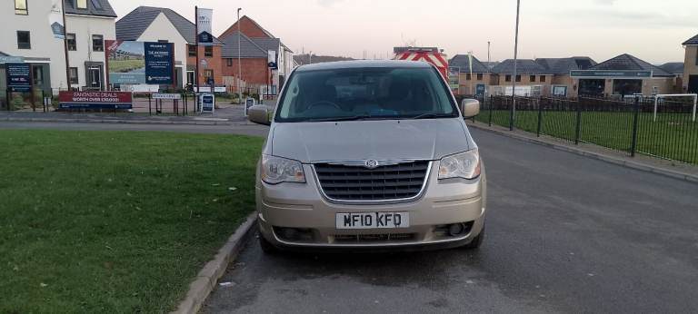 2010 Chrysler Grand Voyager, 2.8 Diesel, Automatic, 7 seats, tow hook, good condition