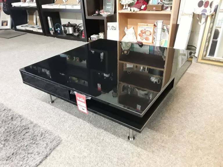 Large black gloss IKEA Tofteryd coffee table Low Cost Moves 2nd Hand Furniture STALYBRIDGE SK153DN