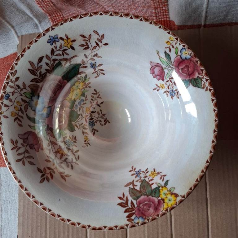 Maling Rosalind Lustre Three foot bowl pearl