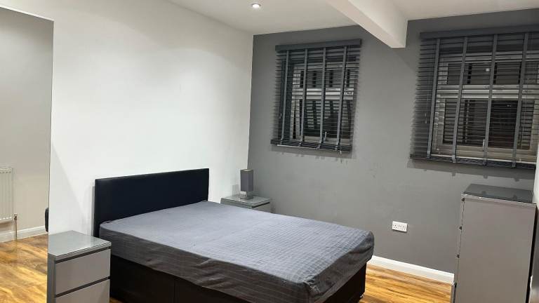Spacious & Cosy Double room for rent IG1 1TG