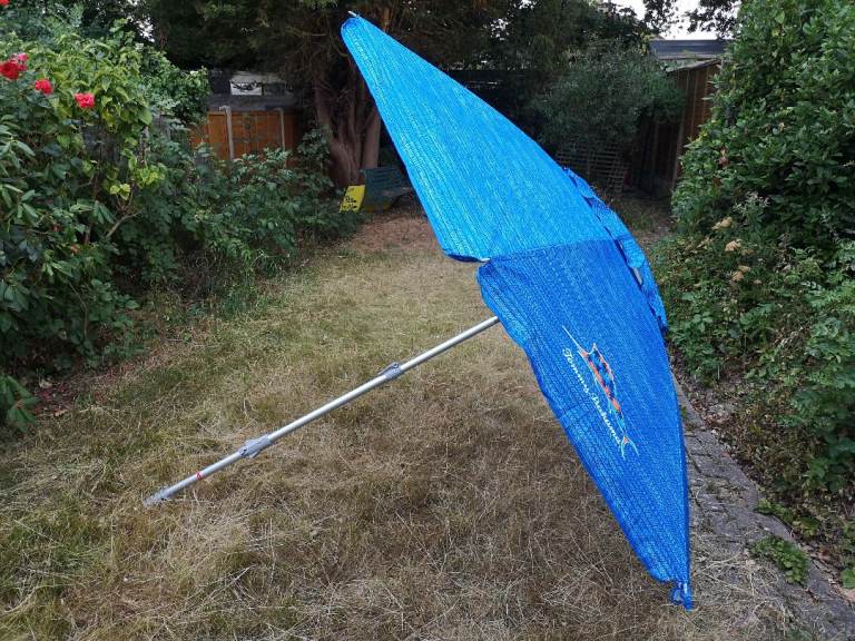 Brand new 8-foot (243-cm) beach umbrella by Tommy Bahama