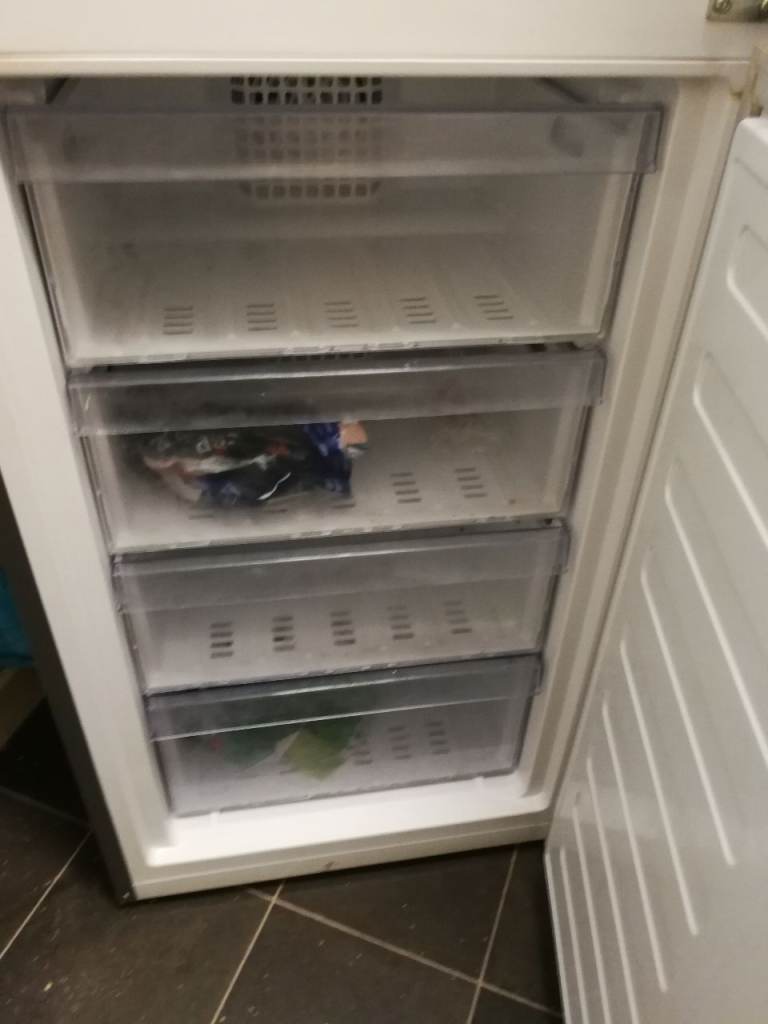 Water dispenser fridge freezer 