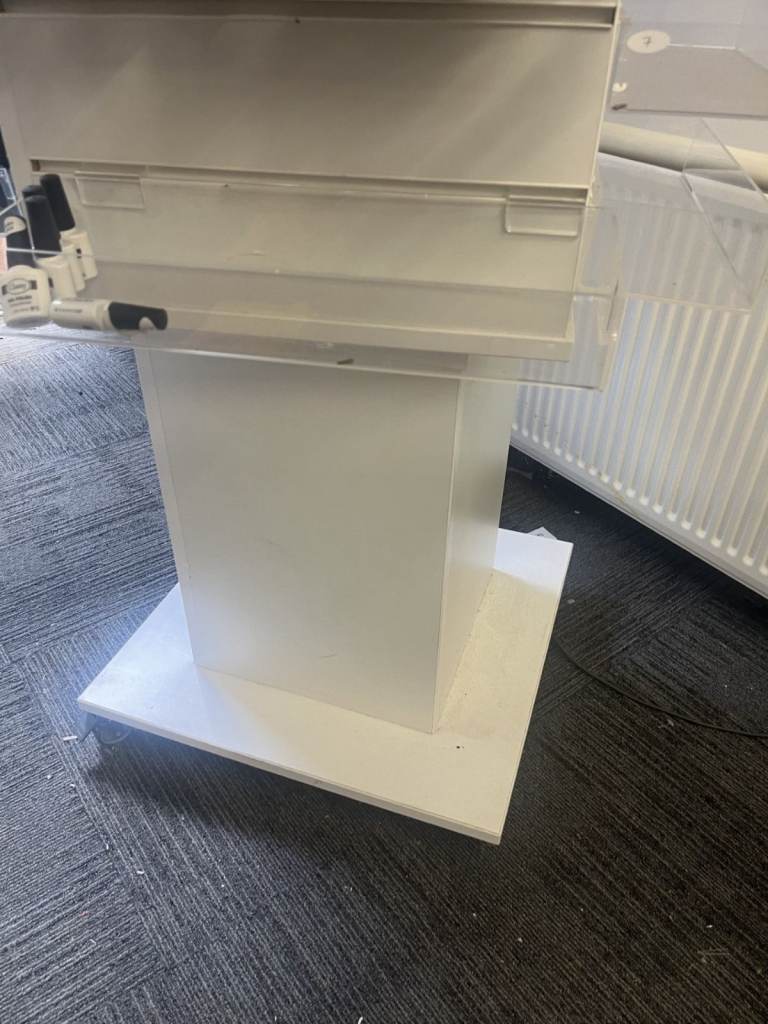 2 White Large Slatwall Revolving 4 sided Tower on castors/40 Slatwall Acrylic Plastic Shelves 