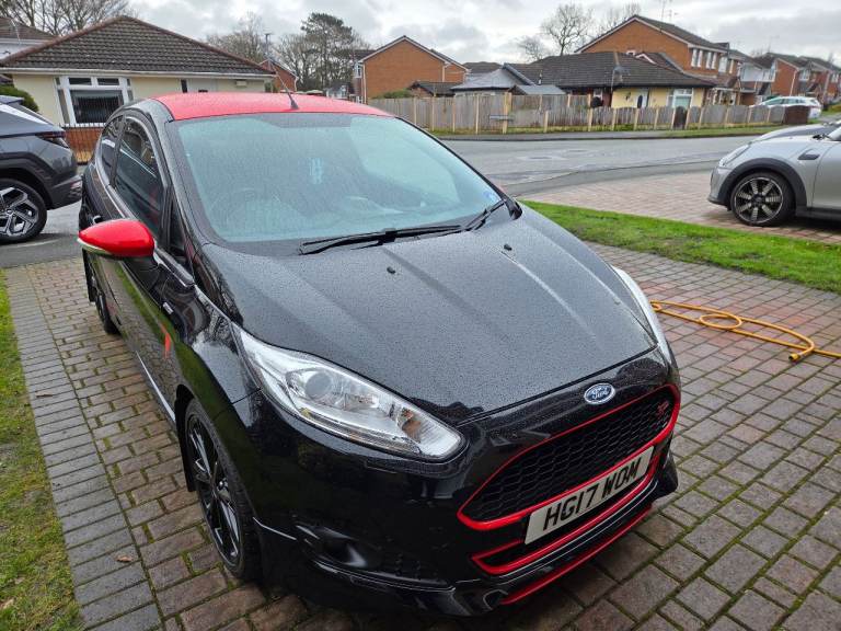 Ford fiesta 1.0 ecoboost special black edition 140bhp with navigation 140