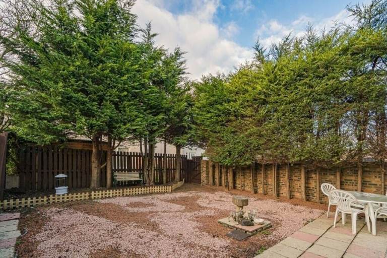 Double bedroom to rent near  KING'S  Buildings  Cameron  TOLL  LIBERTON  Eh16 