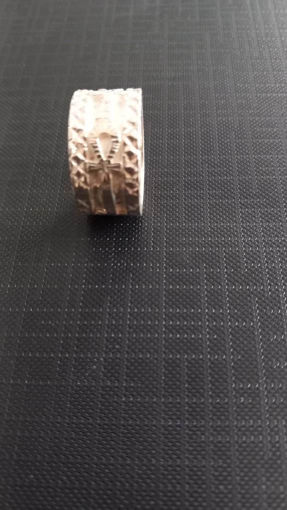 Silver-Coloured Textured Ring – Good Condition