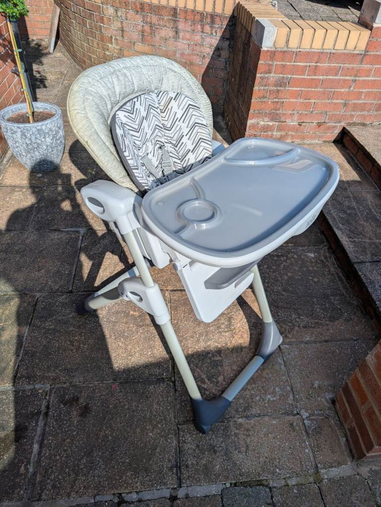 Joie Baby High Chair with Tray – Grey and White, Good Condition