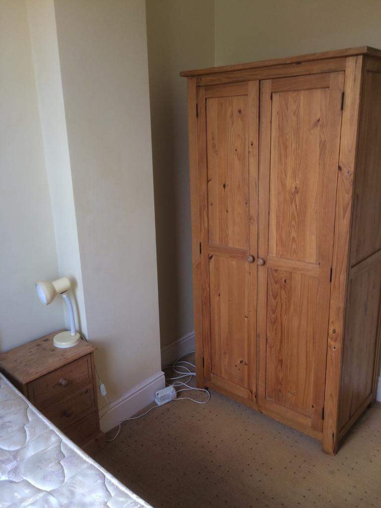 Small room to let in shared house for 4 Cosham near station and shops £225 plus bills