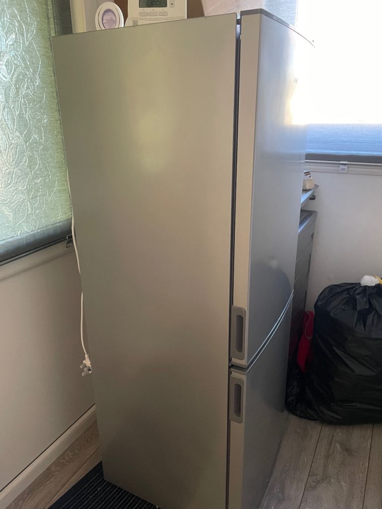 LOGIK LFC50S23 60/40 Fridge Freezer - No delivery available 