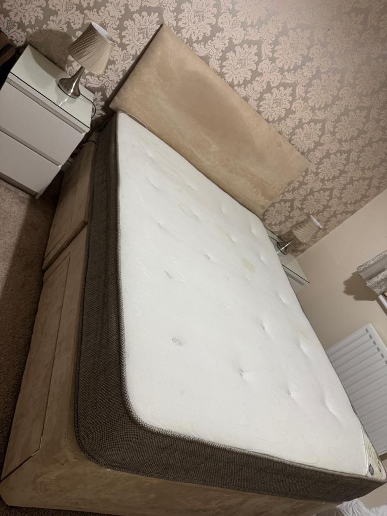 Double bed with 4 drawers