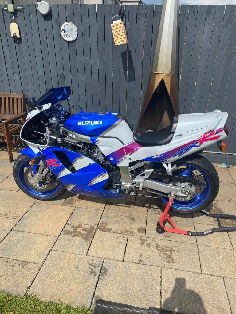 SUZUKI GSXR 750, 1994 M REG (WP) - ONLY 16900 MILES EXCELLENT ORIGINAL CONDITION