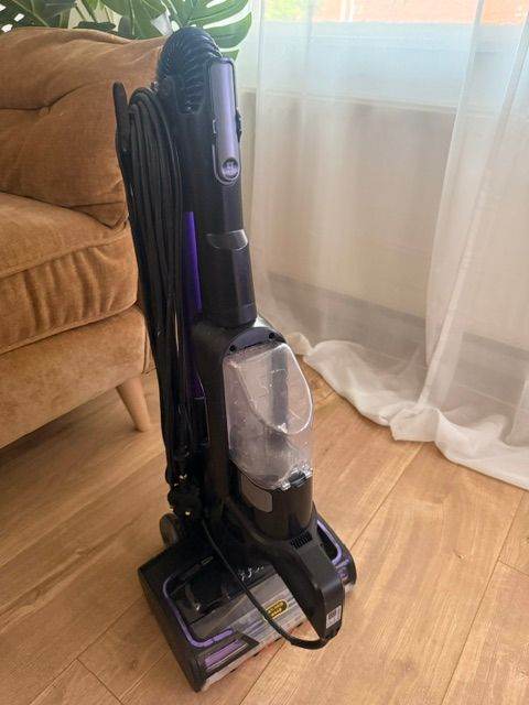 Shark Vacuum Cleaner – Upright, Good Working Order