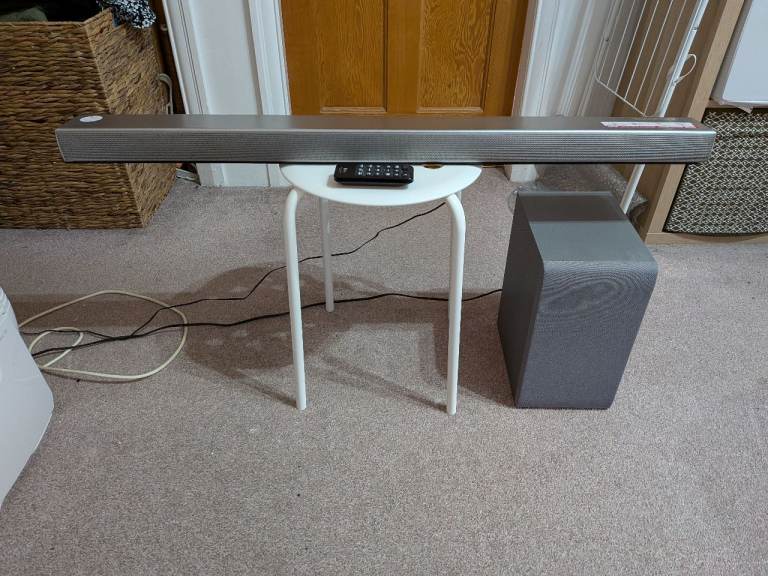 LG SH5 soundbar 320w with wireless sub and Bluetooth