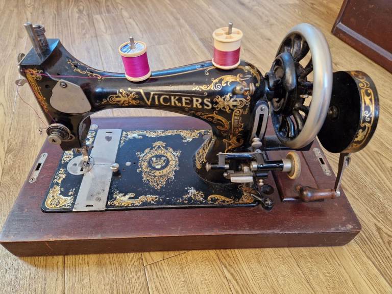 Vintage Vickers Model Deluxe Sewing Machine (1923) Very Good Condition
