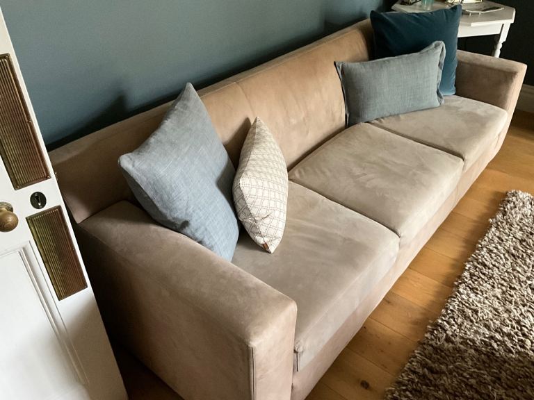 De La Espada Large 3-Seater Designer Sofa – 232cm – £250
