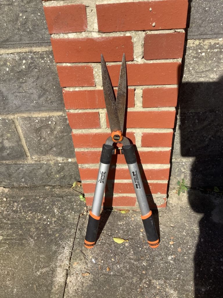 Garden Hedge Shears/Trimmers – Good Condition