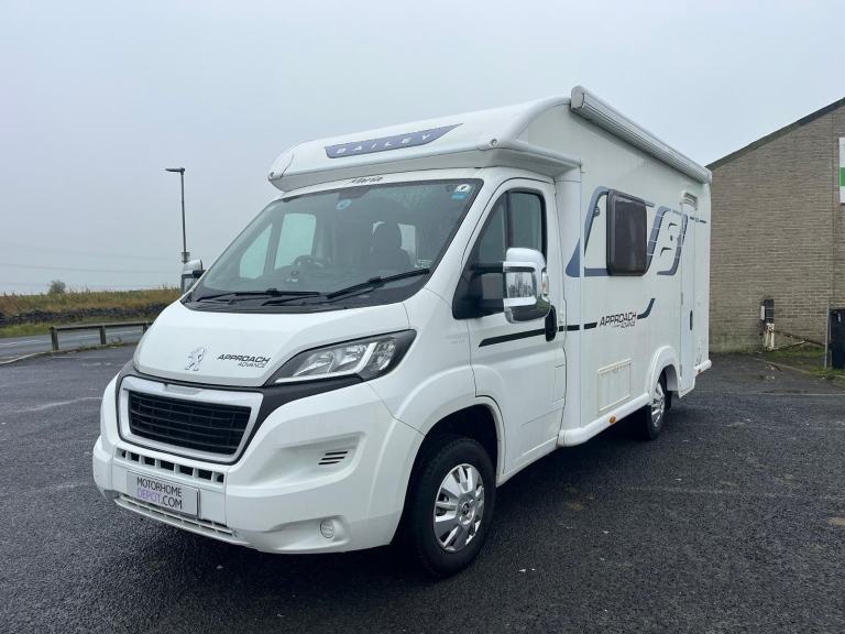 Bailey Advance 635 - 2 berth - towbar - bike rack