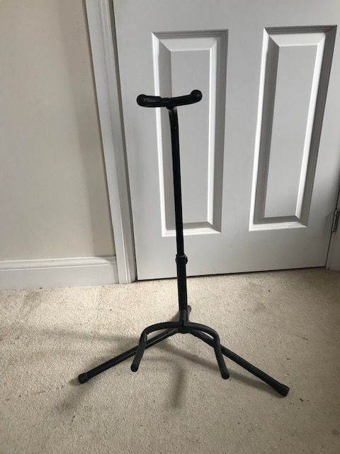 Traditional Guitar stands:Four available.used.