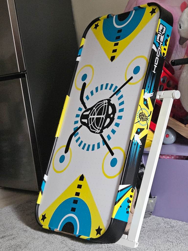 Air hockey table Free
