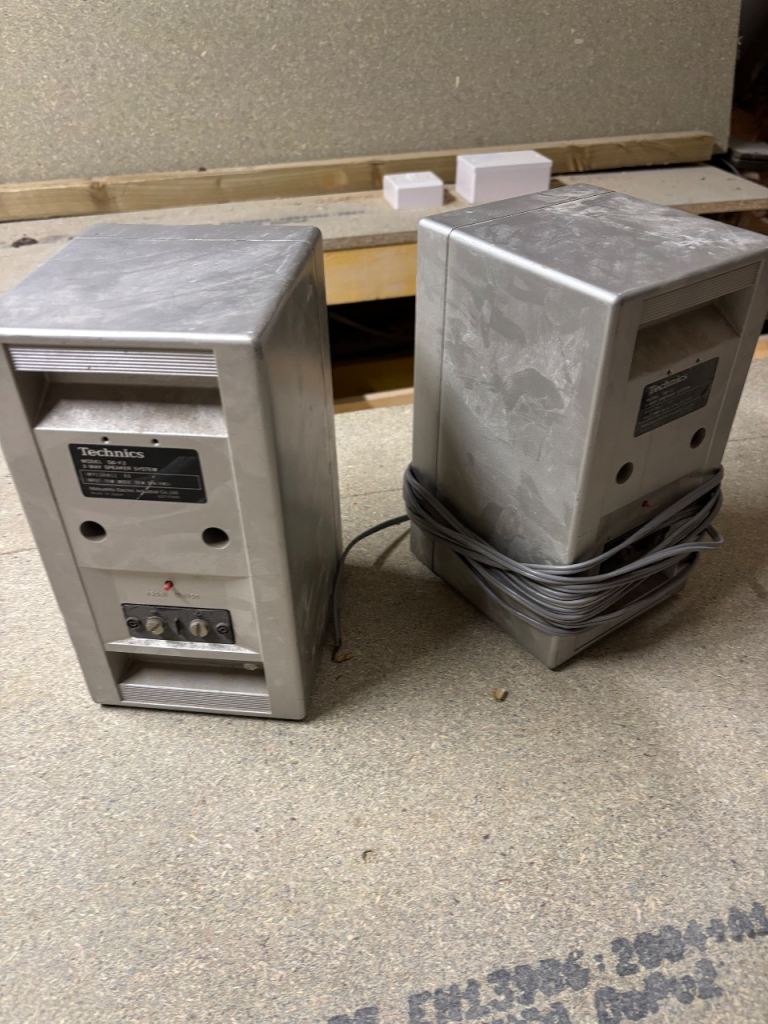 pair of vintage Technics SB-F2 bookshelf speakers