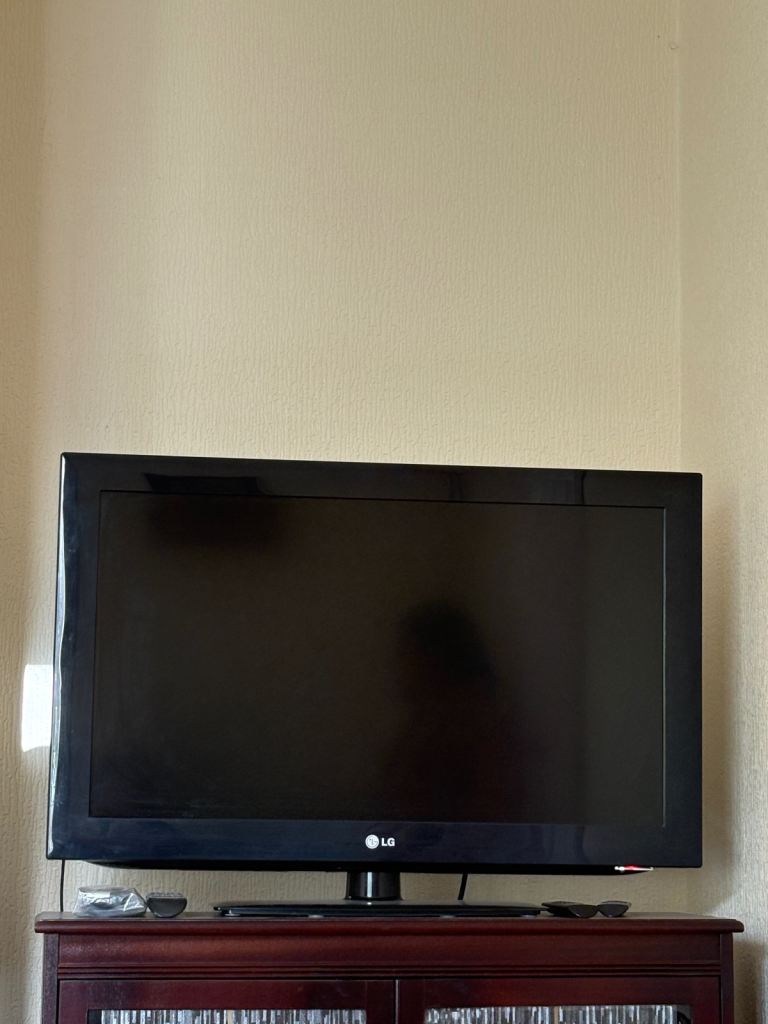 32 inch LG TV