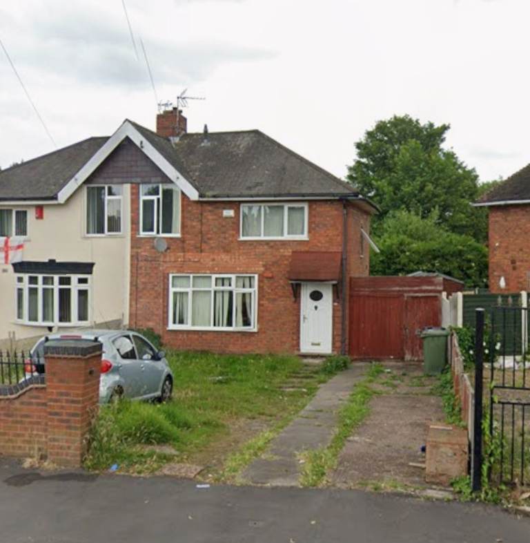 4 bed house, 2 bathrooms, driveway, conservatory, big garden