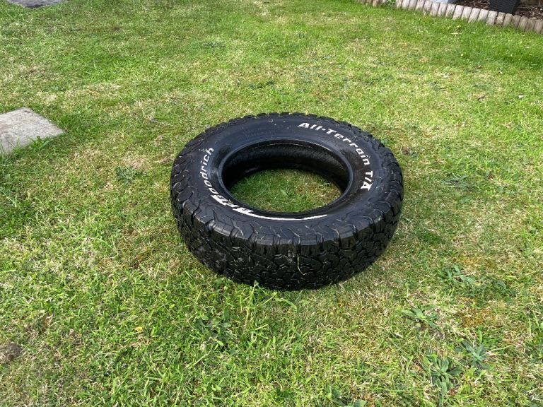  BFGoodrich all terrain ko2 tyre 225 75 16 Kia Sorento etc 