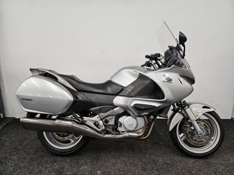 HONDA NT700 DEAUVILLE ** STANDARD BIKE - 2 KEYS - 12 MONTH MOT **