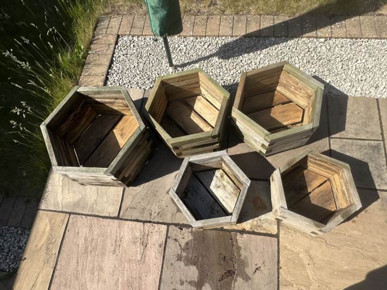 Wooden hexagonal planters x2 small, x2 medium & 1 large