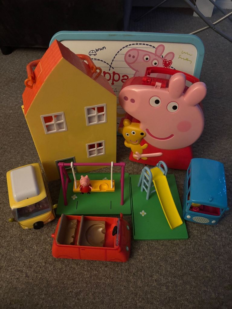 Peppa pig house and play set 