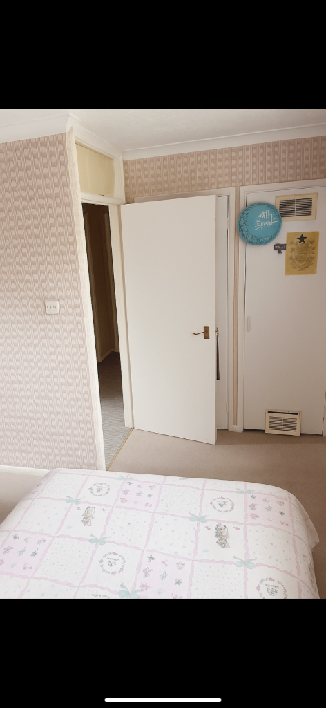 Double room for female *Urgent* (RM6)