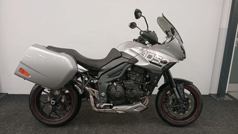 TRIUMPH TIGER SPORT 1050 **HAS MOT UNTIL JAN 2027 - PANNIERS - CRUISE CONTROL **