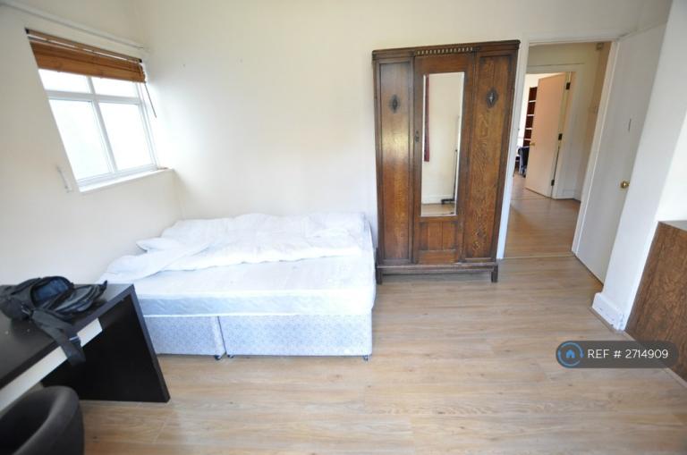 5 bedroom house in Finchley Lane, London, NW4 (5 bed) (#2714909)