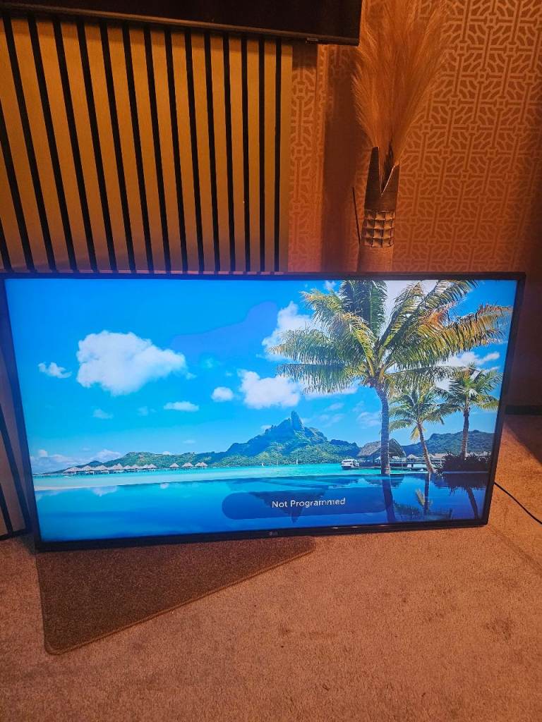 LG 49 INCH 4K ULTRA SMART TV 