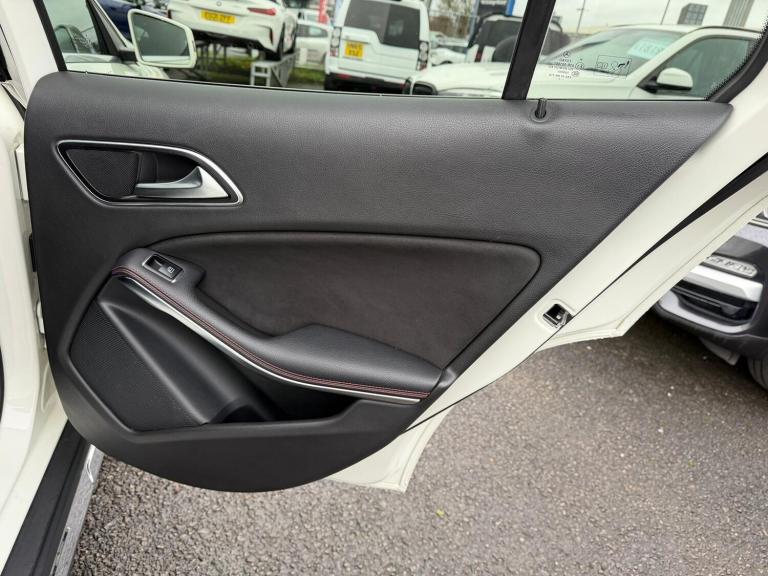 2017 Mercedes-Benz GLA GLA 220d 4Matic AMG Line Prem Plus 5dr Auto ESTATE DIESEL Automatic