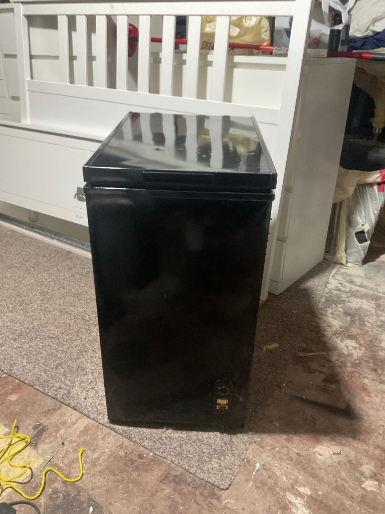 Slim chest freezer 