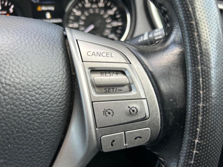 2015 Nissan Qashqai 1.6 DiG-T Tekna [Non-Panoramic] 5dr HATCHBACK PETROL Manual