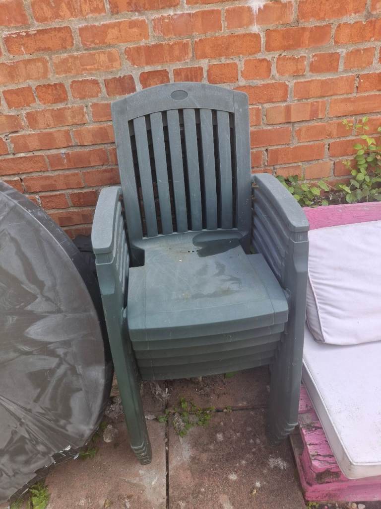 Green plastic garden chairs x6
