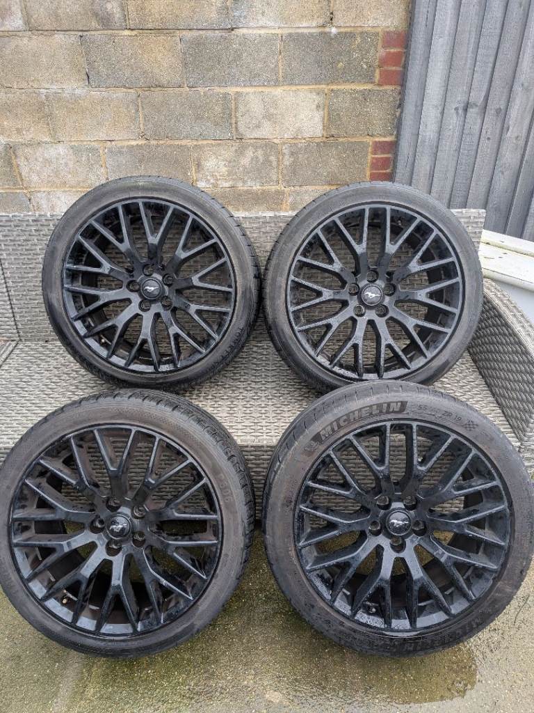 Ford Mustang Tyres and Alloys 