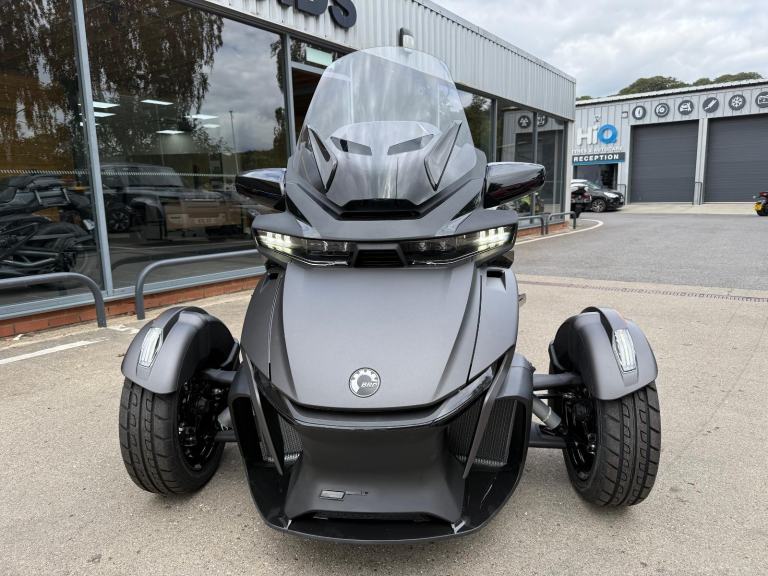 2025 Can-Am Spyder RT Limited 1330cc 6 speed semiauto trike Carbon Black