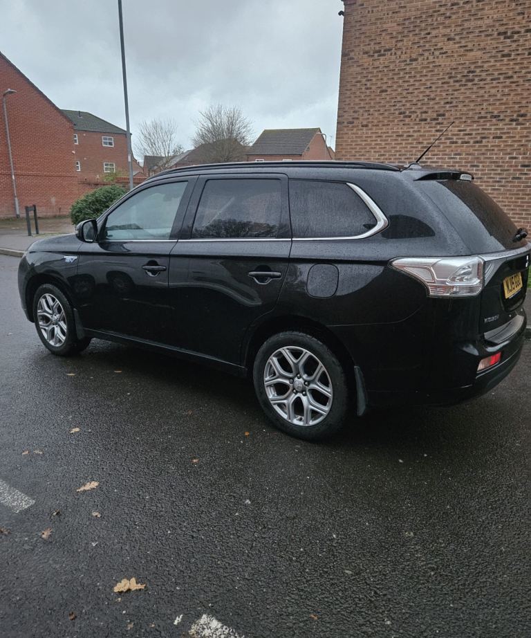 Mitsubishi Outlander 2015 | Automatic | Reliable Family SUV