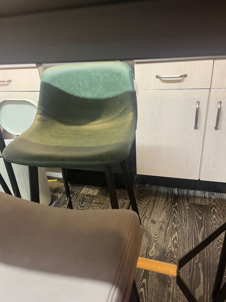 Brand new bar table and 4 bar stools £200