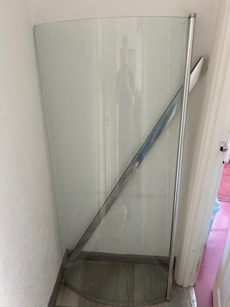 Shower screen - curved
